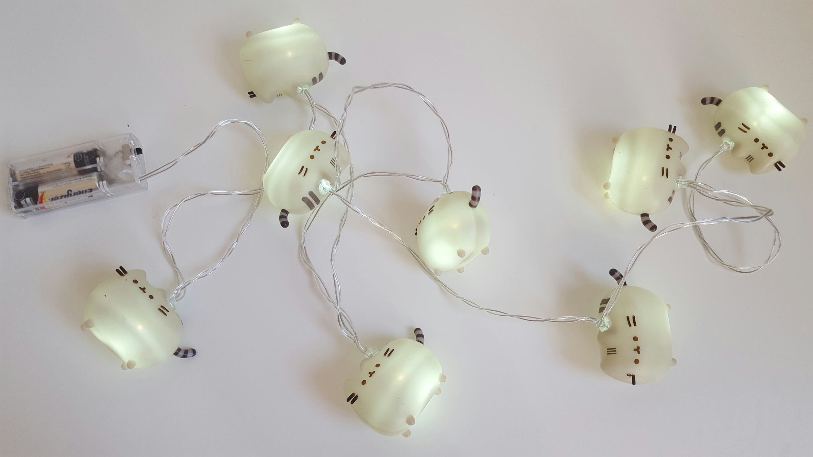 The string lights unpackaged and turned on with the battery pack.