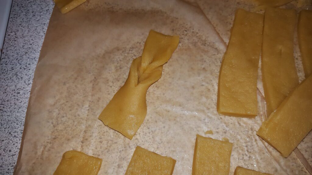The knot in the cruller dough