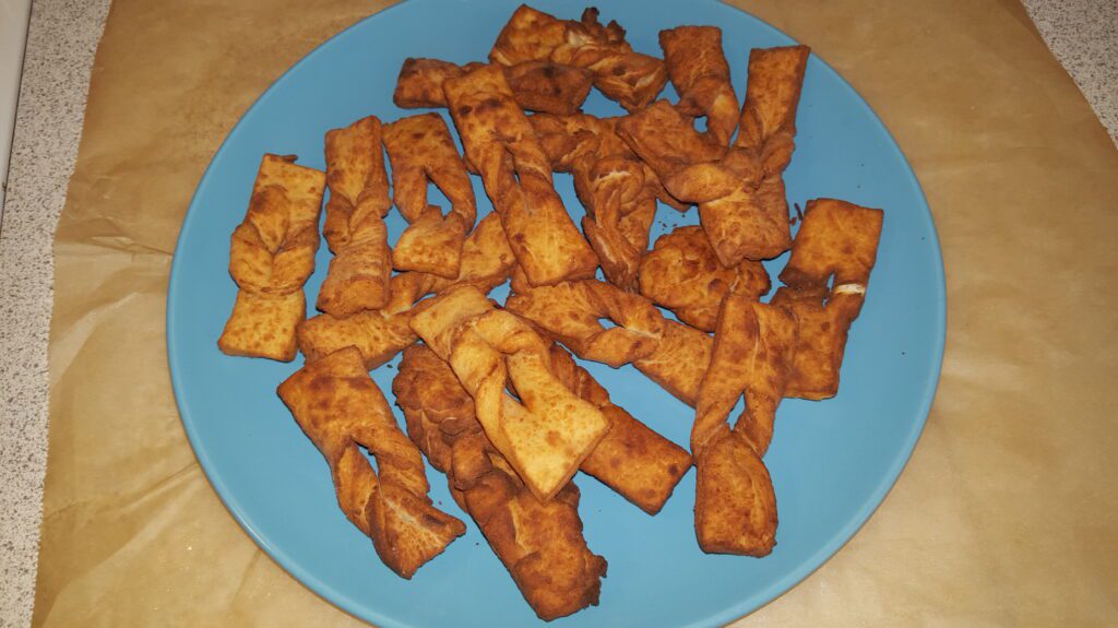The crullers after frying them in the coconut oil
