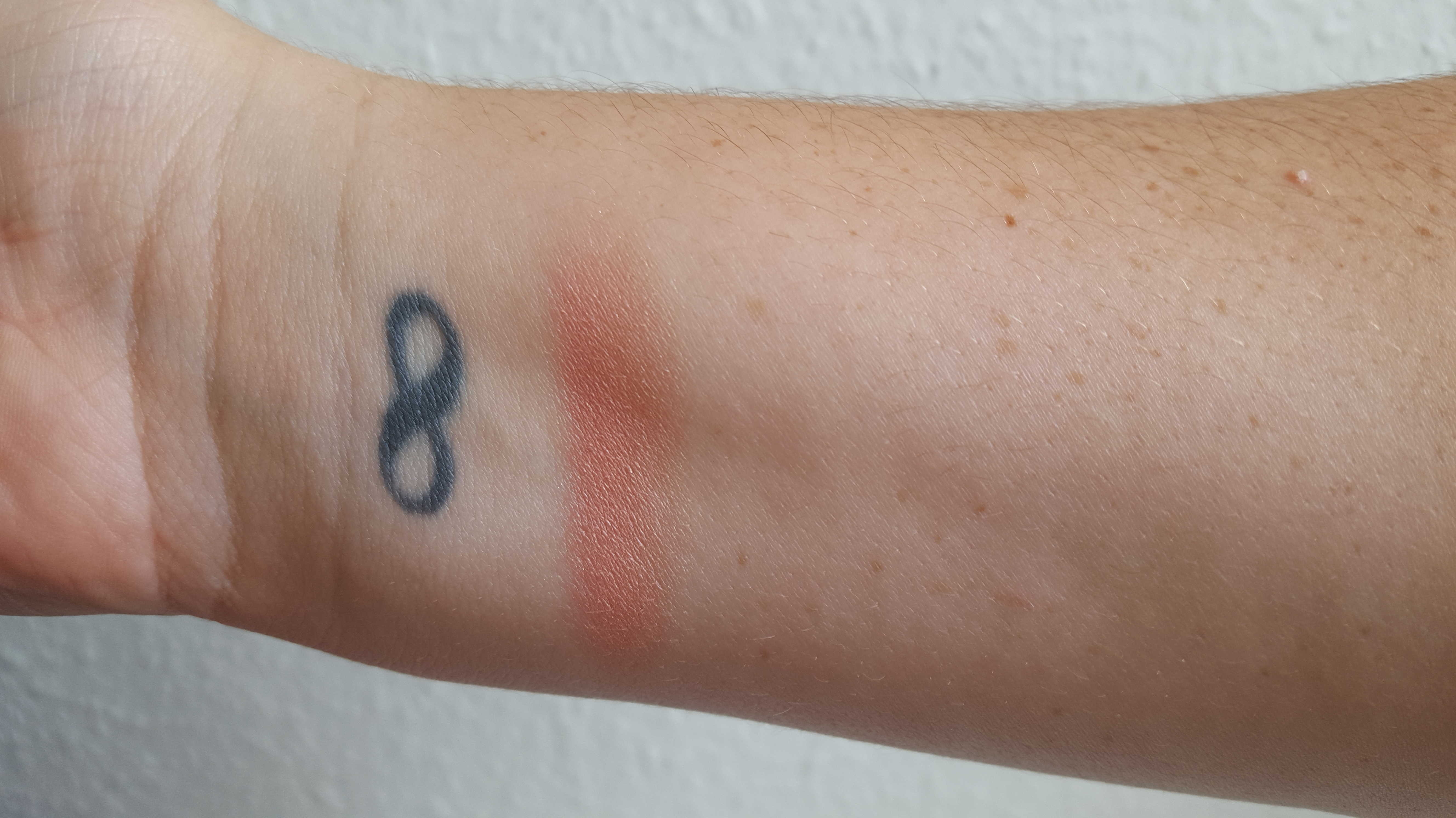 Swatch of the Manna Kadar Blossom Floral Compact