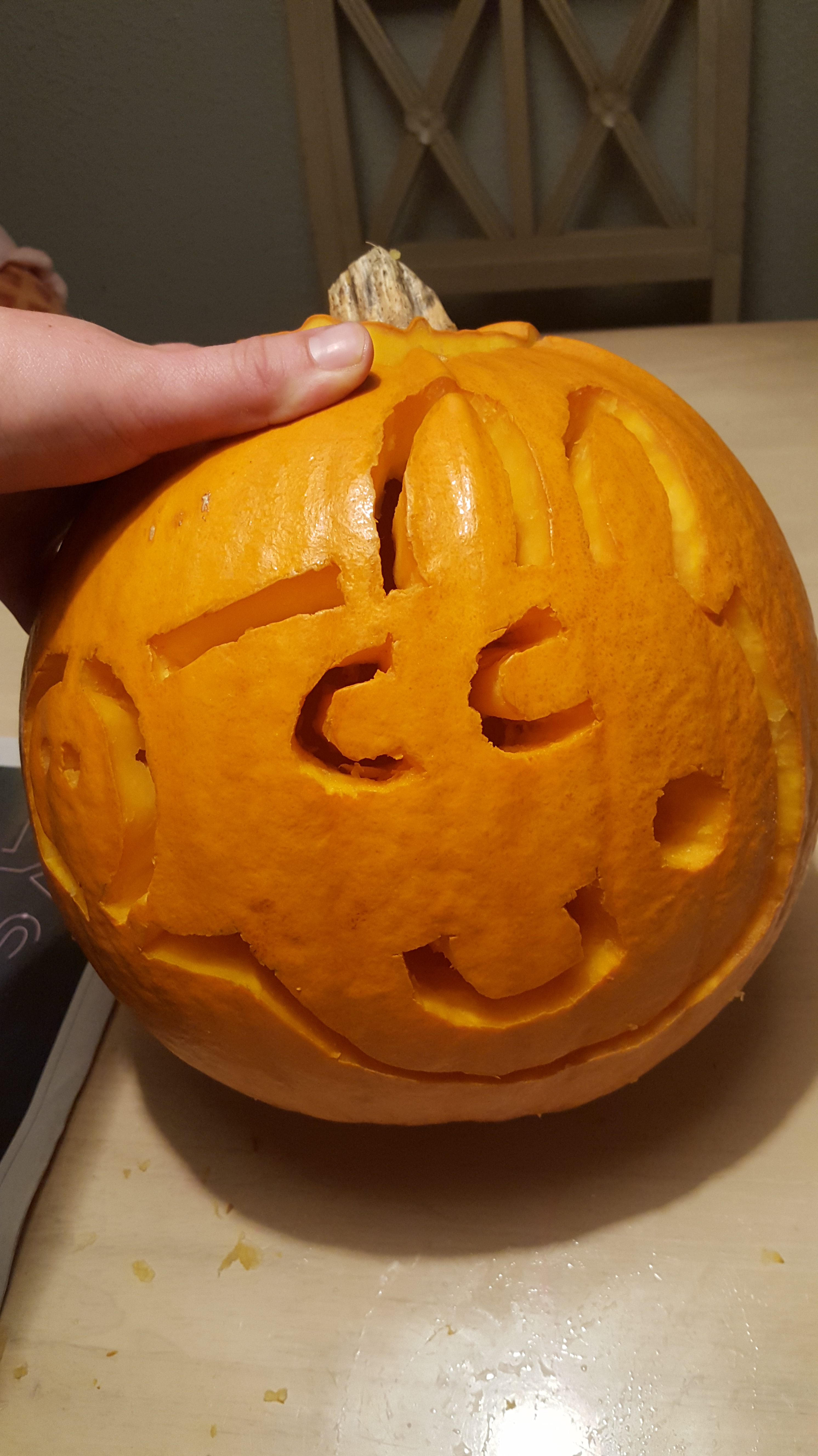 Outline of Peppa Pig's face carved in a pumpkin