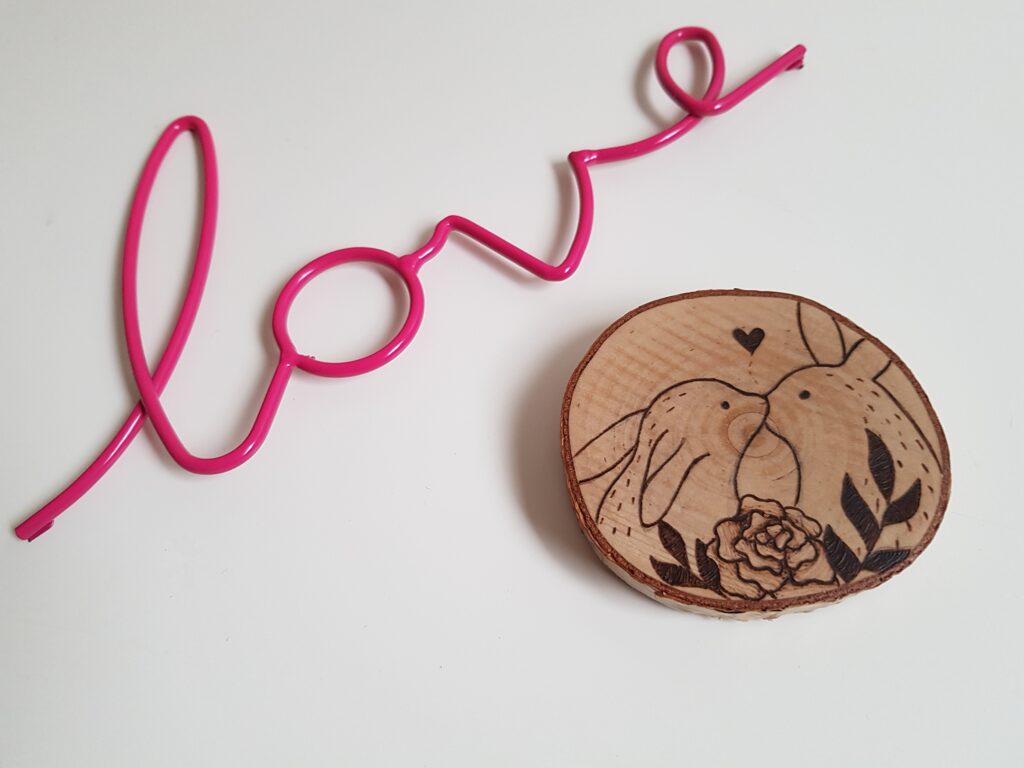 The Bunny Lovin wooden magnet from Snoozebun