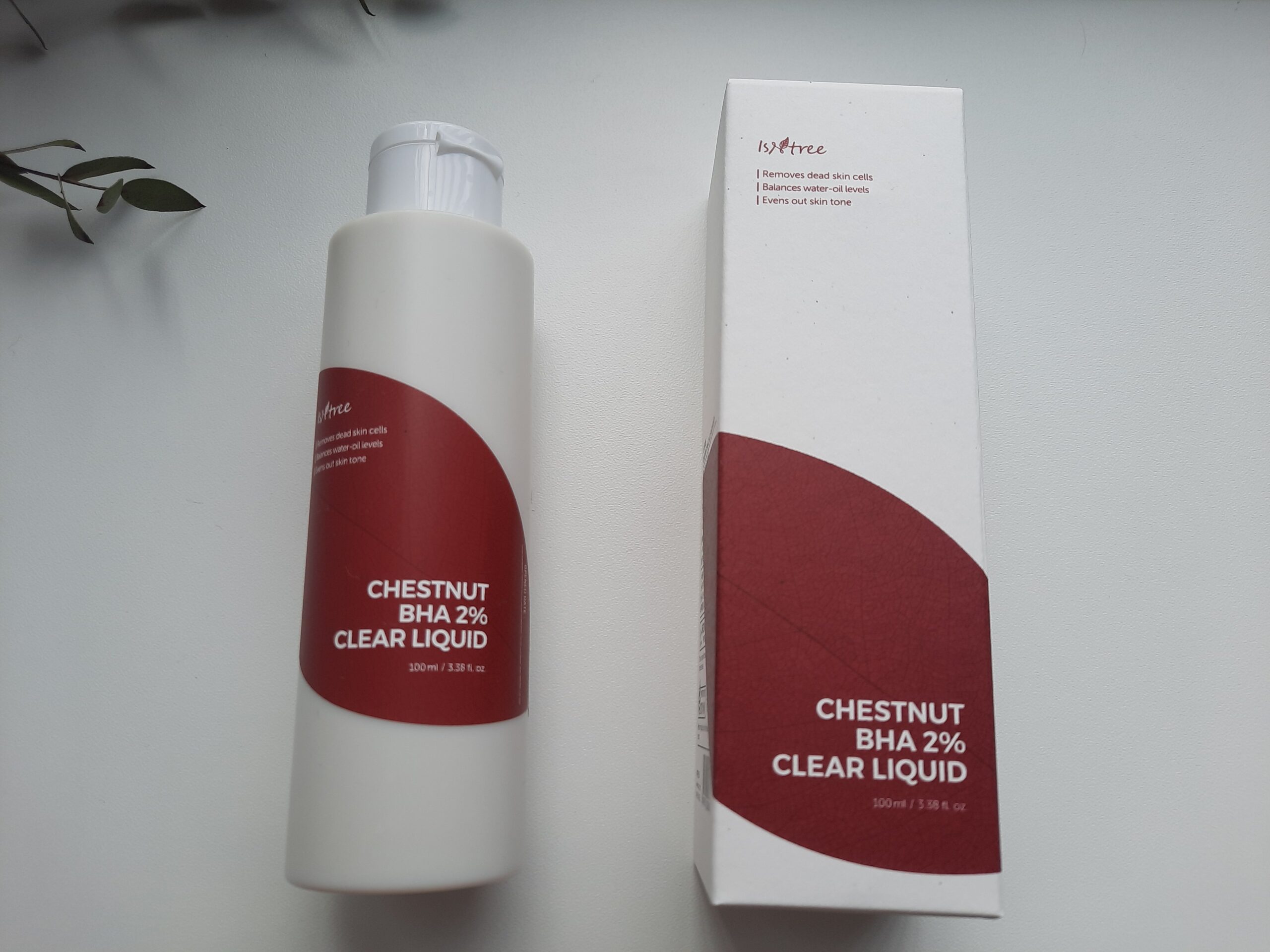 The Chestnut BHA 2% Clear Liquid. The BHA comes in a white and maroon bottle. 