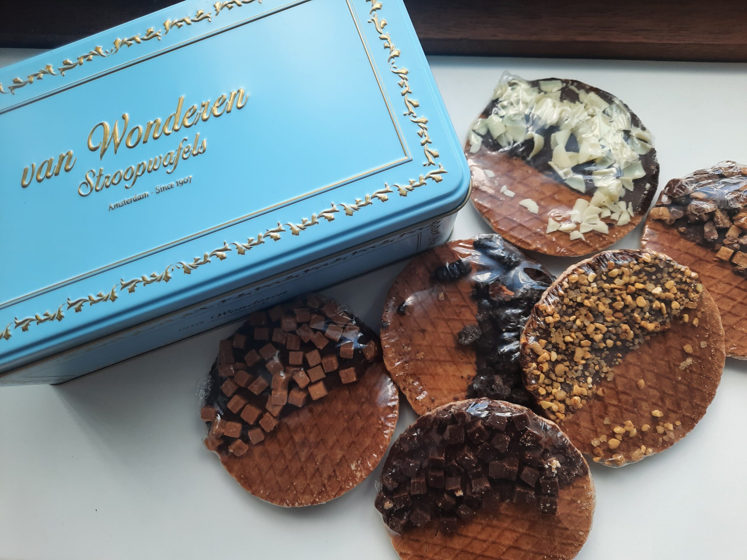 The Van Wonderen Stroopwafels in the White Chocolate, Oreo, Caramel Fudge, Kit Kit, Crunchy Hazelnut, and Brownie toppings.