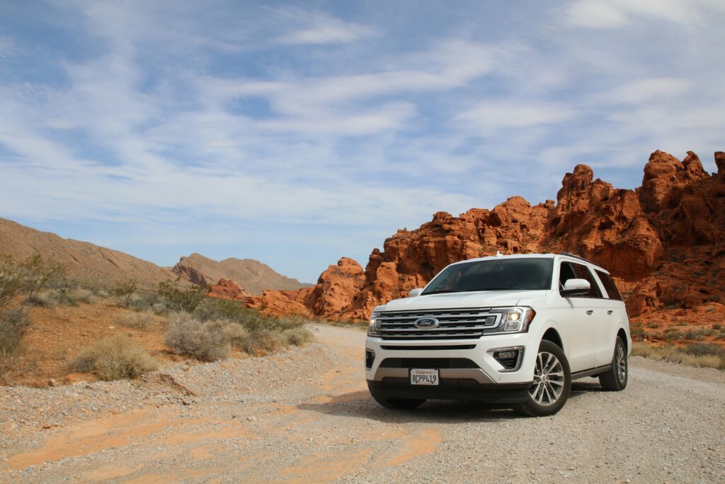 A white Ford Expedition car