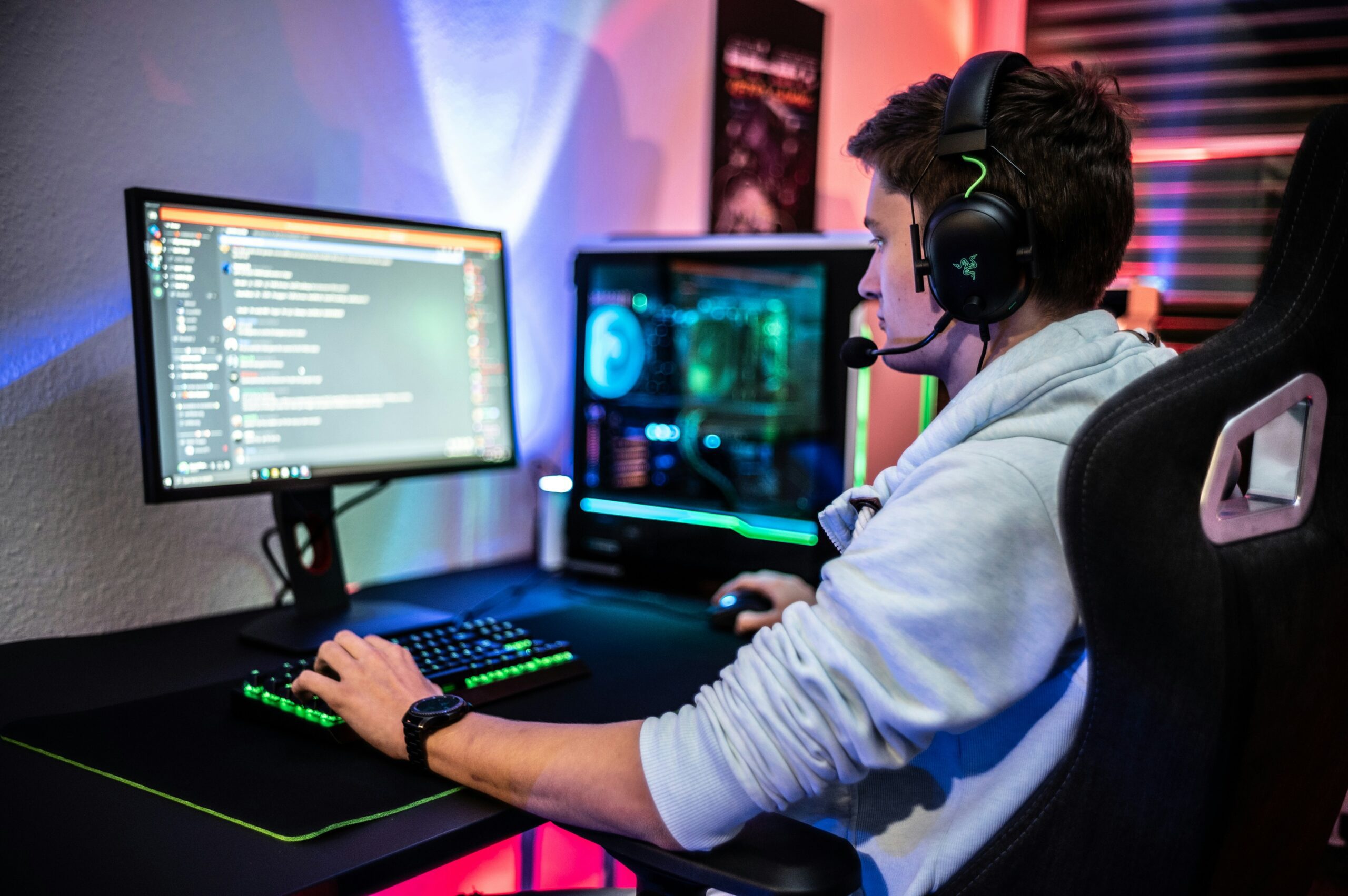 A young man using Discord on his computer 