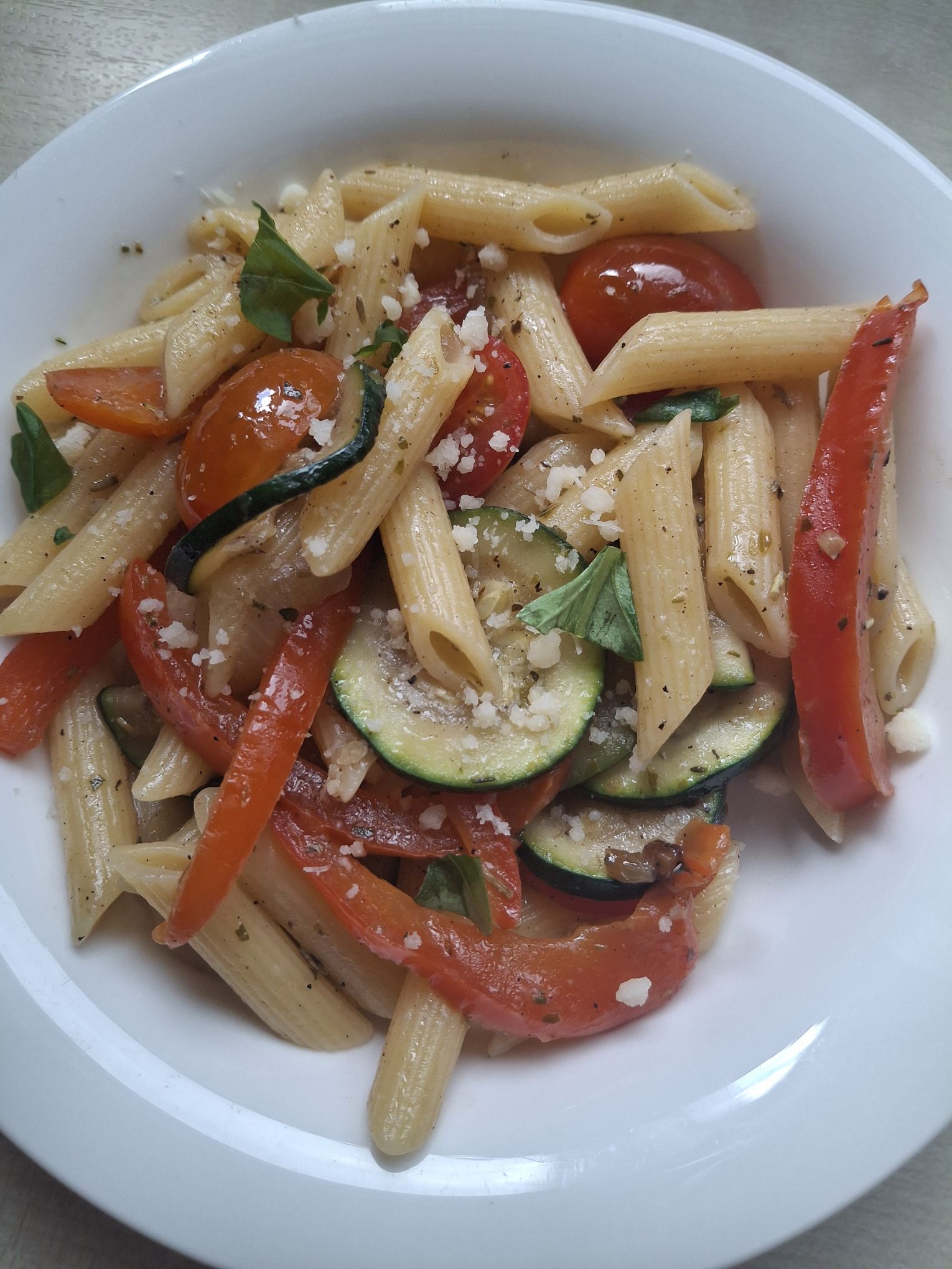 The pasta primavera dish with onion, pepper, zucchini, and tomatoes in a bowl from The Unofficial Sims Cookbooks